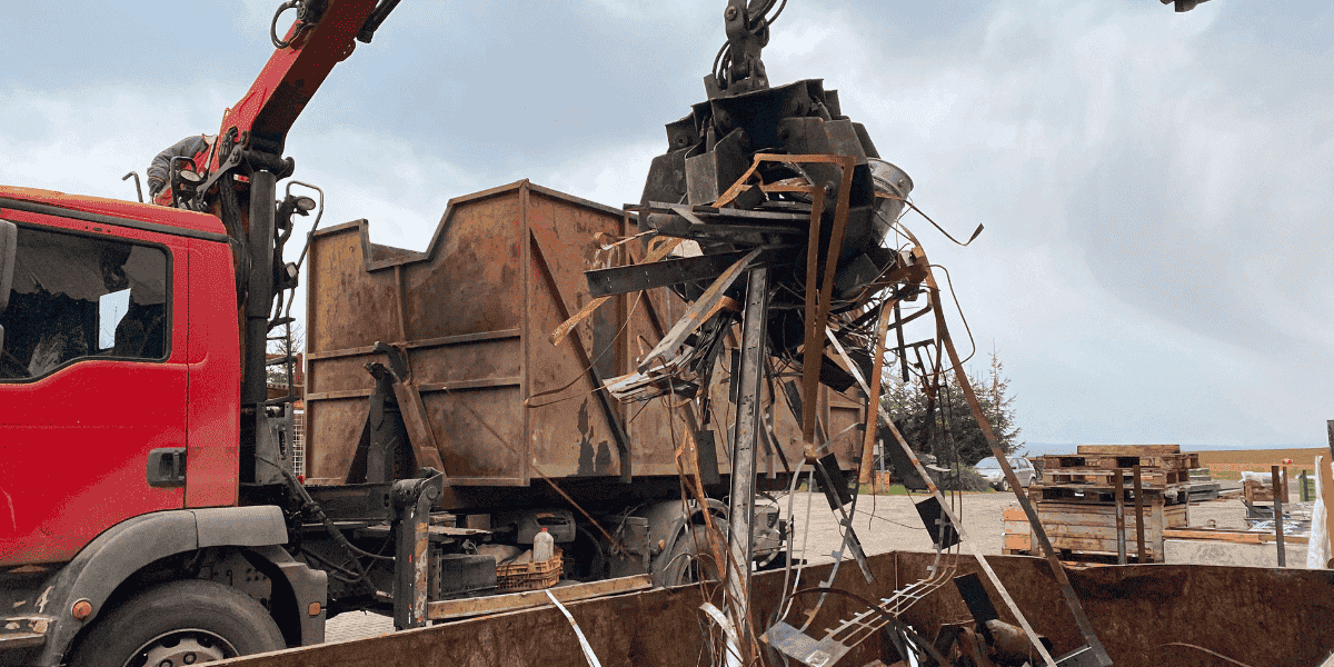 Crane carrying the scrap